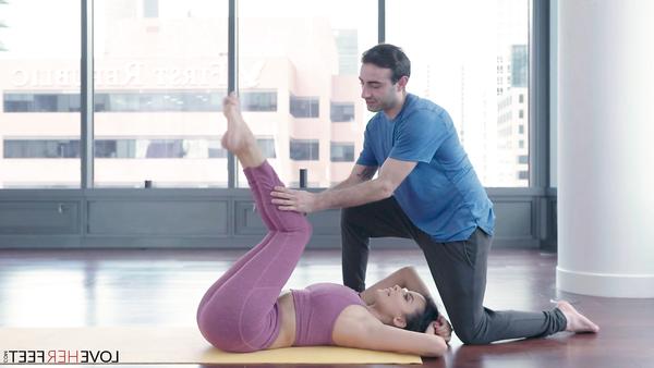 Anissa - Fetish sex during a warm-up in the gym
