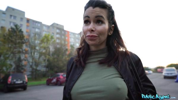 Busty Tourist Couldn't Pay The Fine And Had To Find A Compromise