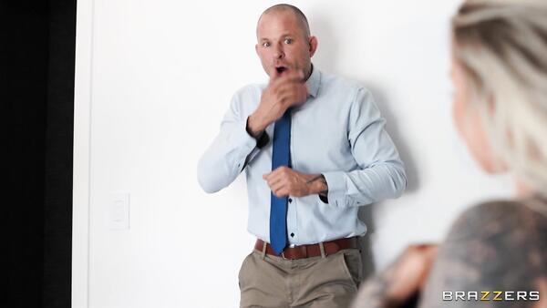 Bald Assistant Entered the Wrong Room by Mistake and Accidentally Fucked the Boss's Wife