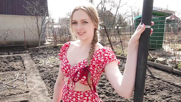 City Dude Got Lost, Ended Up In The Village And Seduced The Chairman's Daughter
