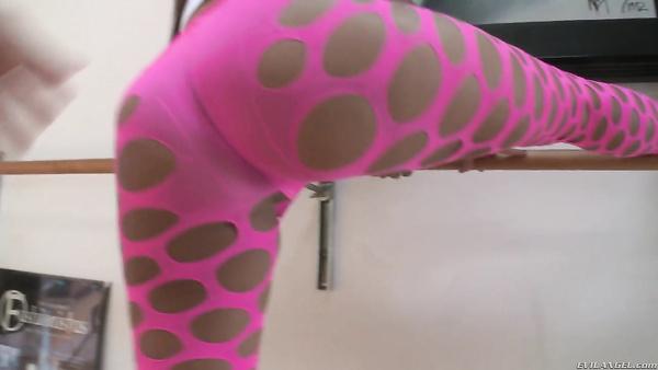 Tanned big booty latin shows anal tricks