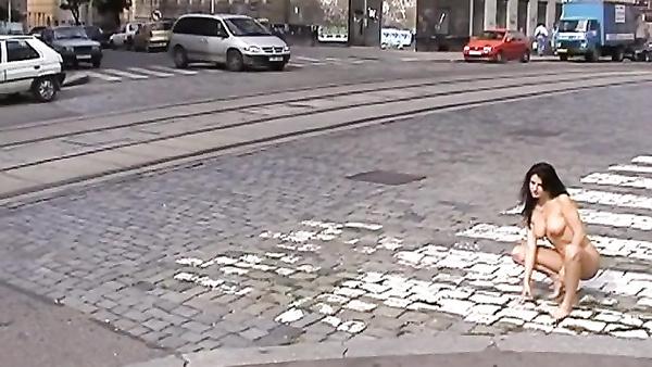 Amateur nudist video with shameless girl on the street